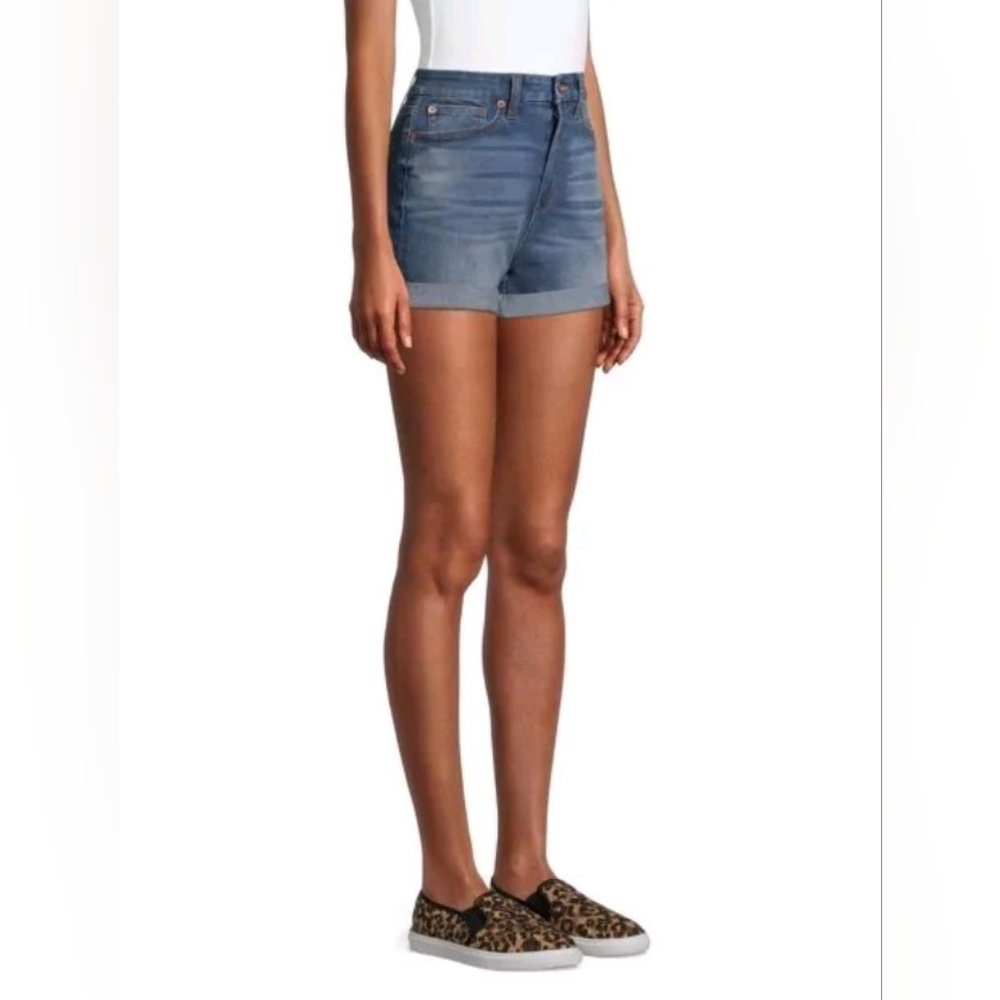 No Boundaries - Juniors High Rise Curvy Mom Shorts‎ - Size 15